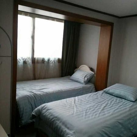 K Star Road Guesthouse - Hostel Сеул Екстериор снимка