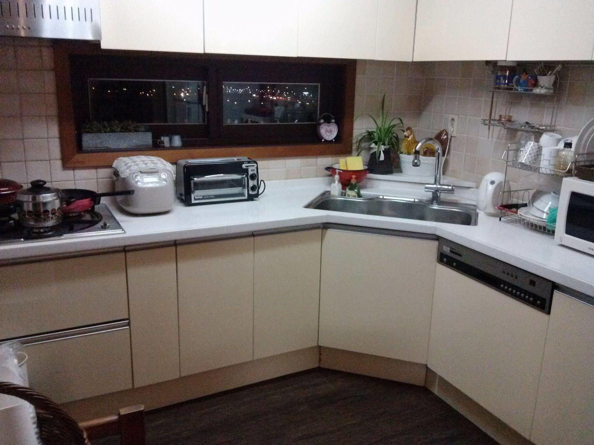 K Star Road Guesthouse - Hostel Сеул Екстериор снимка