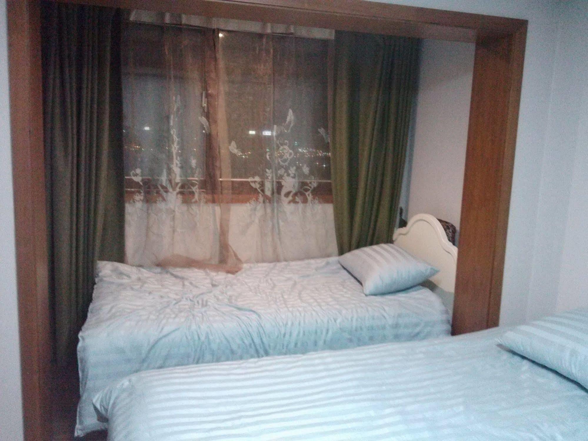 K Star Road Guesthouse - Hostel Сеул Екстериор снимка