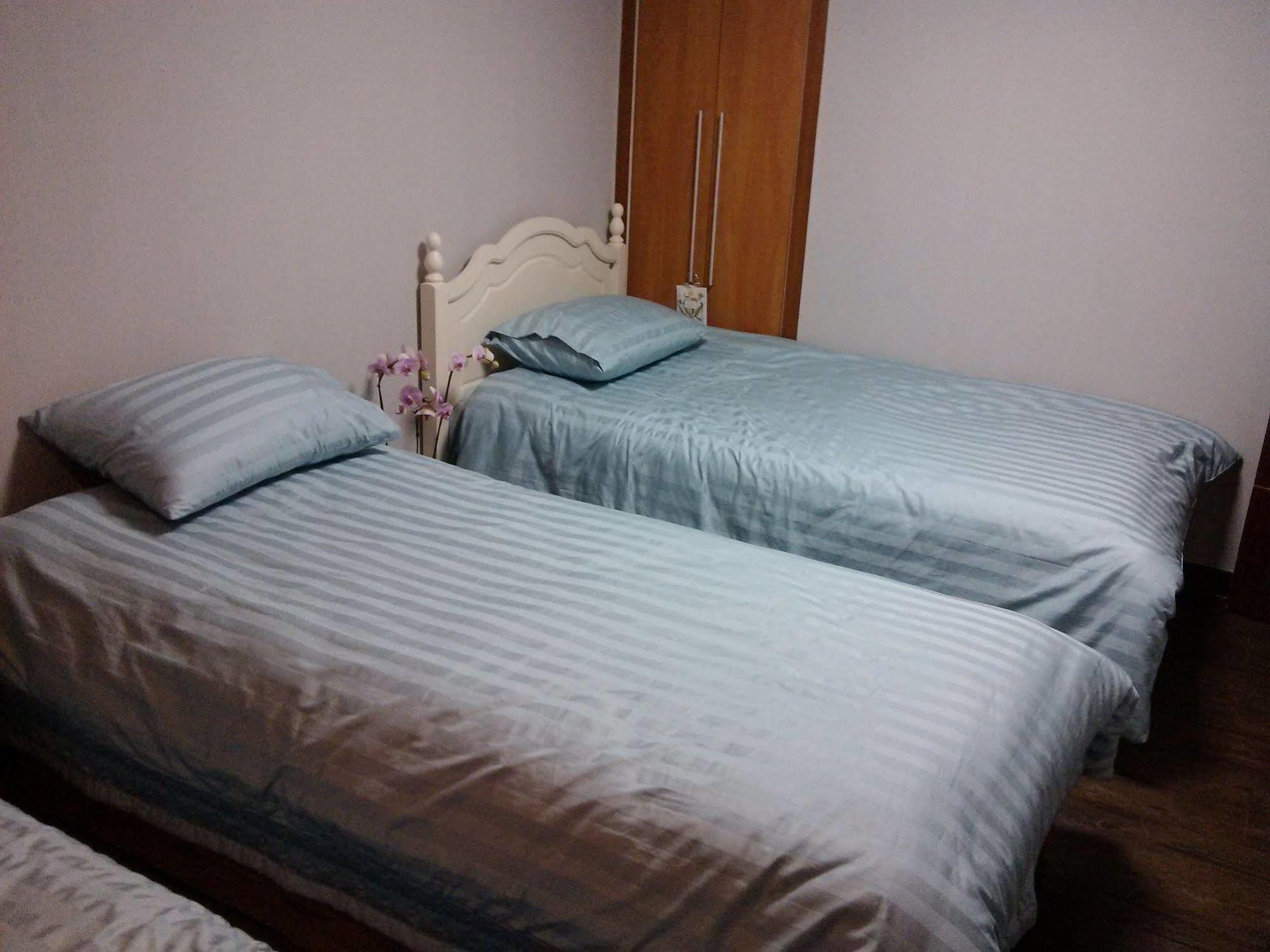 K Star Road Guesthouse - Hostel Сеул Екстериор снимка