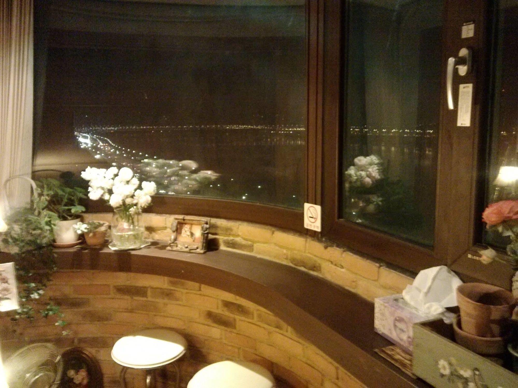 K Star Road Guesthouse - Hostel Сеул Екстериор снимка